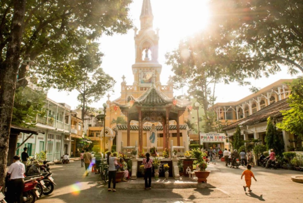 Local Scene in Ho Chi Minh City: Authentic Vietnamese Culture and Lifestyle.