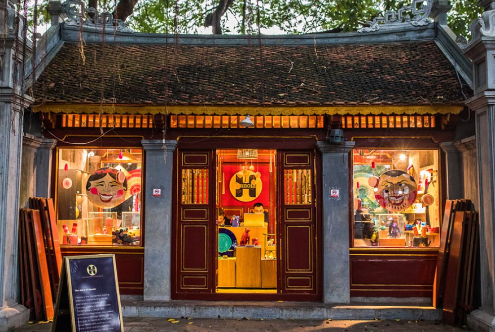 Aesthetic Souvenir Shop in Vietnam: Unique Treasures and Artistry.